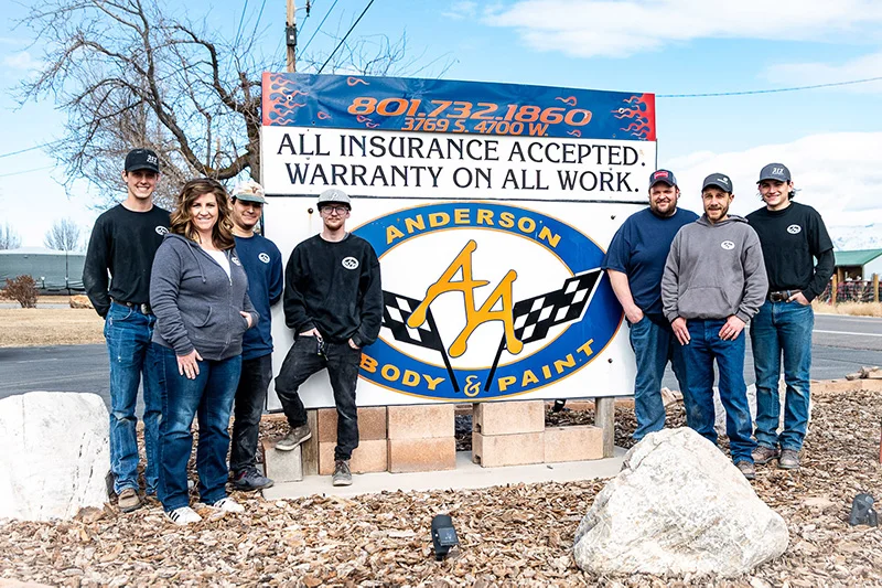 Anderson-Autobody-and-Paint-logo-sign-group-photo-team-work